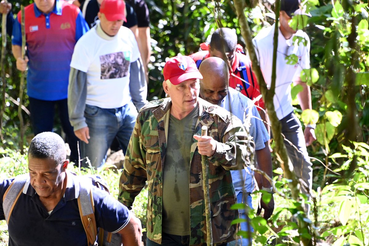 Hoy subimos a La Plata junto a 65 jóvenes de todo el país. Estuvimos en los lugares por donde anduvieron Fidel, Raúl, Camilo, Che, Ramiro, Almeida, Guillermo, Celia, Vilma y una lista infinita de héroes y heroínas. Renovamos el compromiso con ellos y la Revolución que hicieron.