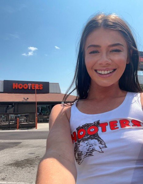 Andiipoops54893's tweet photo. To celebrate the new year I'm sending the hooters video to everyone who likes &amp; writes "plz" (serious)😇 https://t.co/elu1QGXY0x