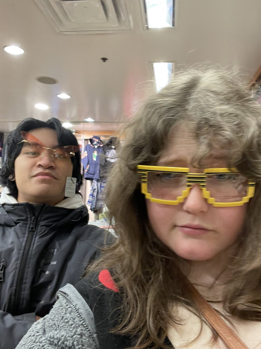 skree (loves you) tweet media