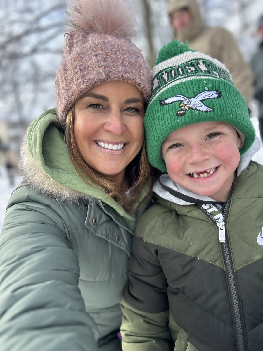 EdgewoodRSD's tweet photo. Snow much fun ☃️💚#weRedgewood @RidleyDistrict https://t.co/M3CvsY8Ifx