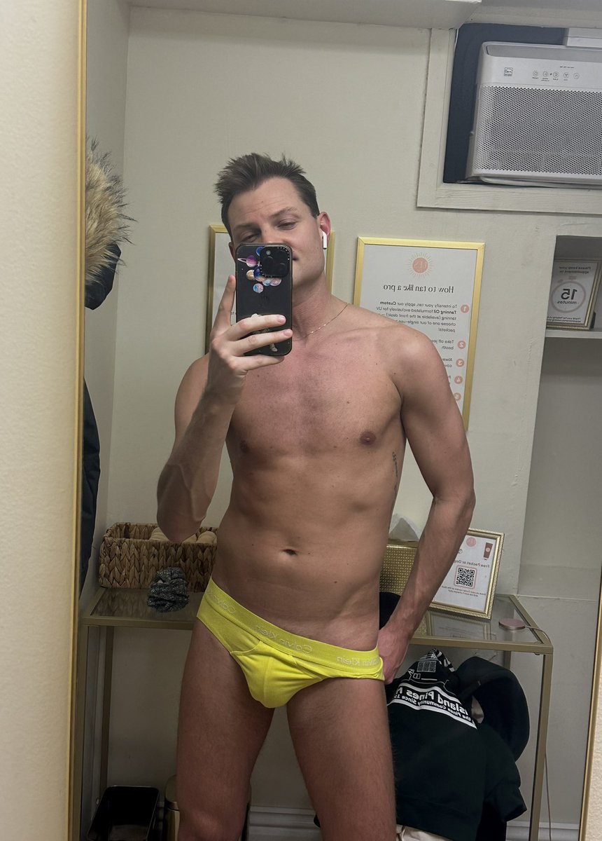 badboybmar's tweet photo. some color for this seasonal depression https://t.co/zHc7jFlPGi
