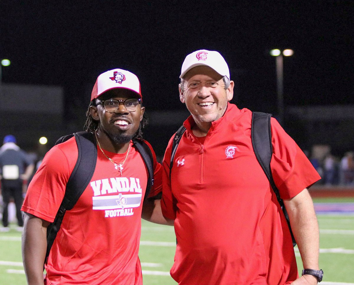 One of the best men I’ve ever had the privilege of knowing. 3 and half years battling cancer and I never once heard him complain! Heaven gained a BALL COACH

“In all things continue to give God the glory”