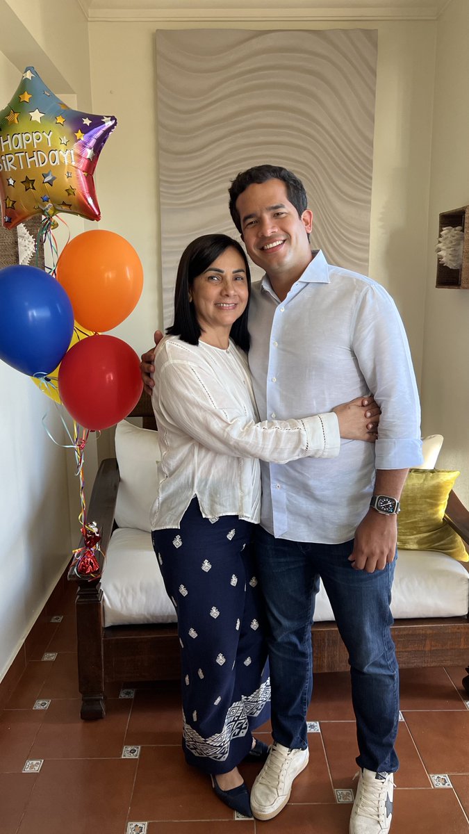 Mi regalo de Reyes !!

Feliz cumpleaños para doña Rocío !! La mamá de los pollitos !! Dios te bendiga mami ❤️