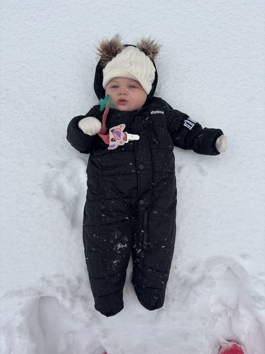 itgirldolly's tweet photo. snow day with tooda ☃️ @DIESEL https://t.co/pjfoAP872R