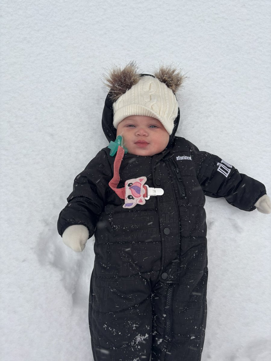 itgirldolly's tweet photo. snow day with tooda ☃️ @DIESEL https://t.co/pjfoAP872R