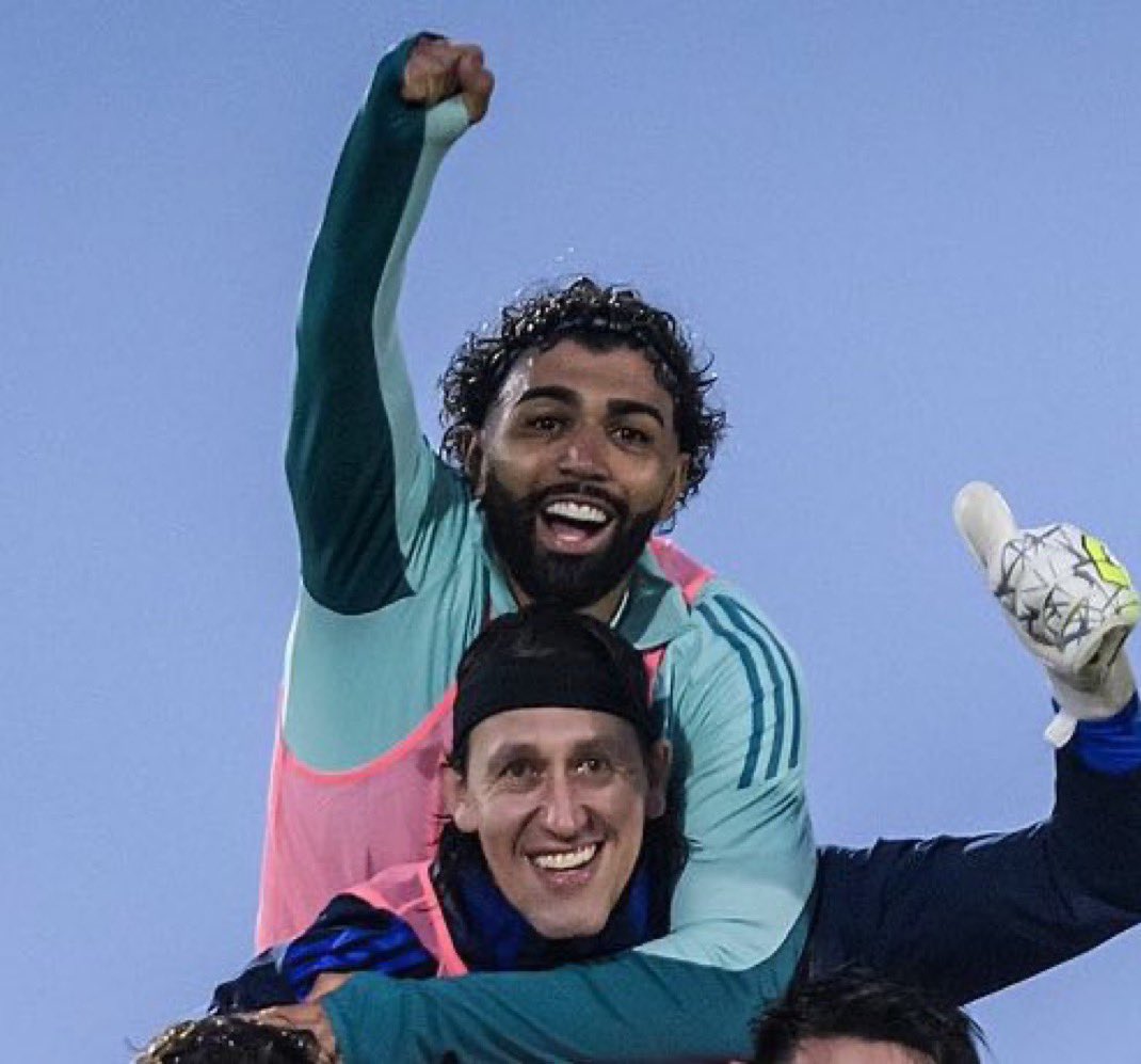 “Ela me amava, deve ta sofrendo pra superar o término”

Ela: