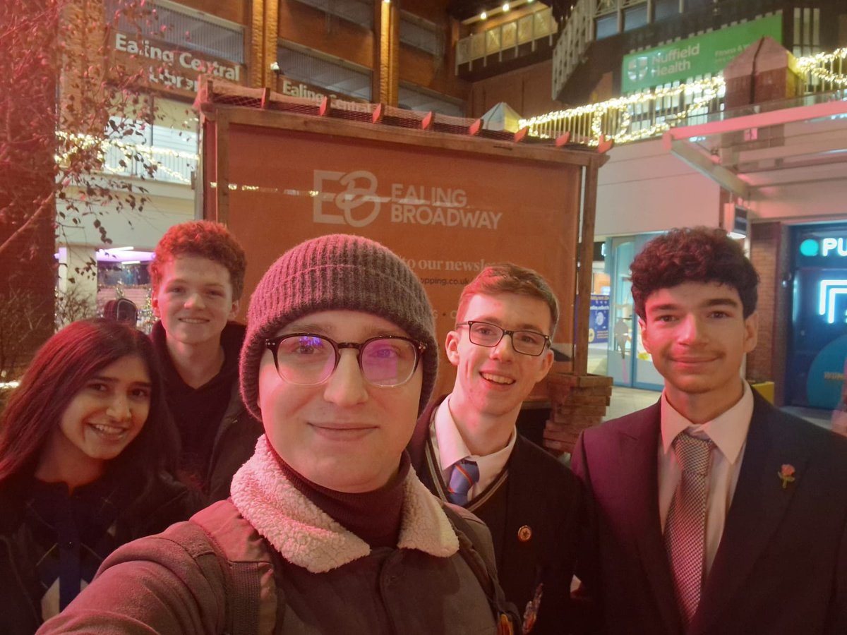 YL_ealing's tweet photo. 2024 was a great year for Labour and lots was achieved by young activists up and down the country.
We hope to have a similarly productive year in 2025, firstly by rebuilding the Young Labour movement in Ealing!
A Happy New Year from us here at #Ealing Young Labour.
#YoungLabour. https://t.co/Xxpry9FWVz