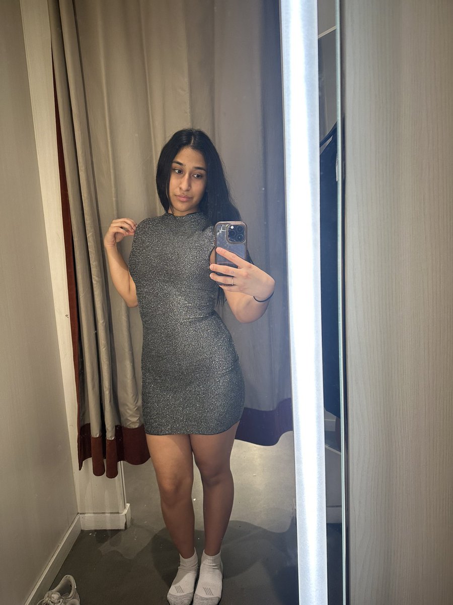 natti_suarez's tweet photo. Need a reason to wear this dress this 2025 https://t.co/Sykuk4PsVC