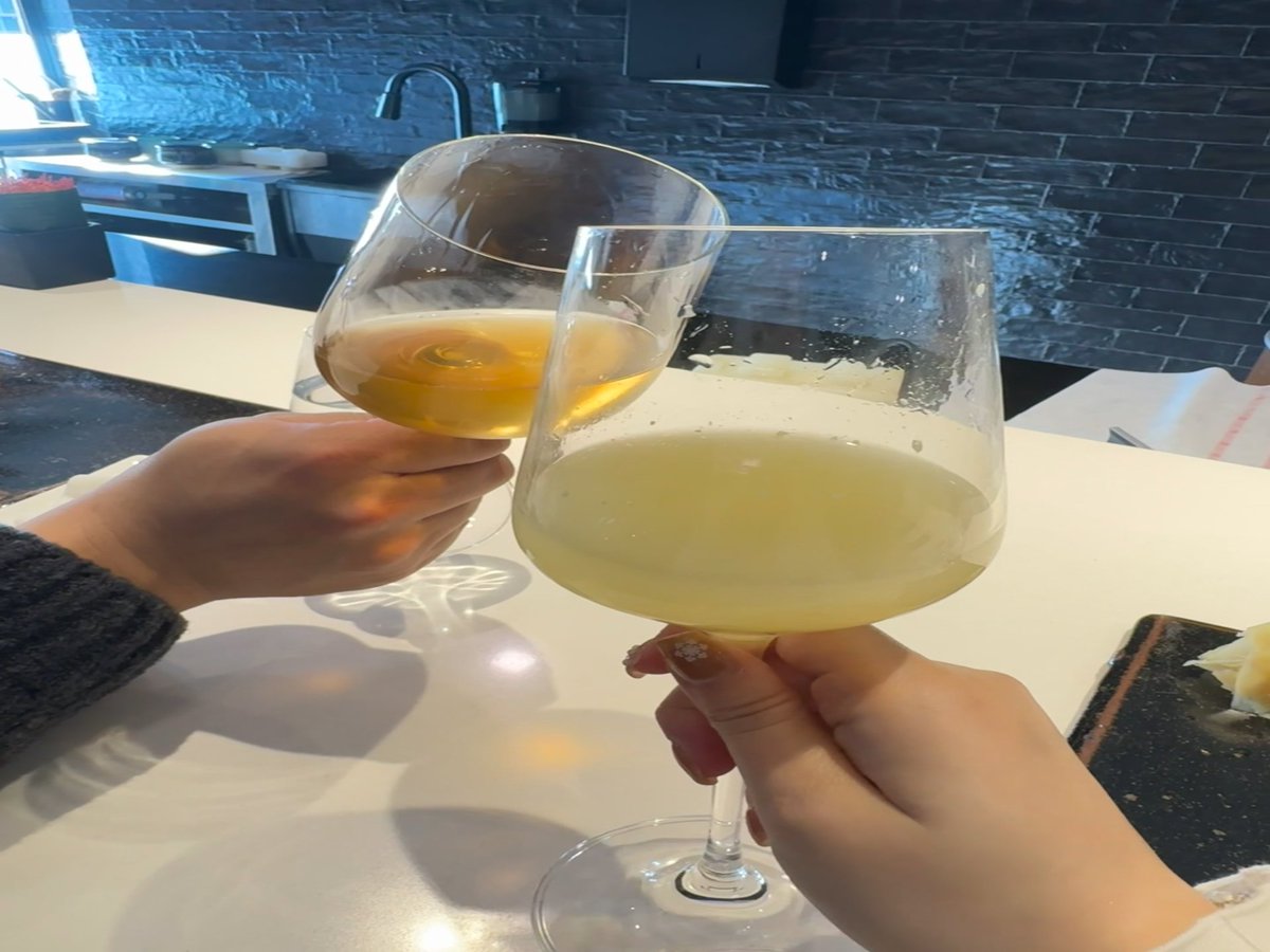 MyFanatic7's tweet photo. Dinner with a good friend, savoring traditional gourmet dishes.Simple moments like these are pure happiness. #GourmetEats #FriendTime #CozyVibes #LittleJoys #MondayMotivation #MondayVibes #mondayismonday #MondayEvening https://t.co/PTdqr8PtPG