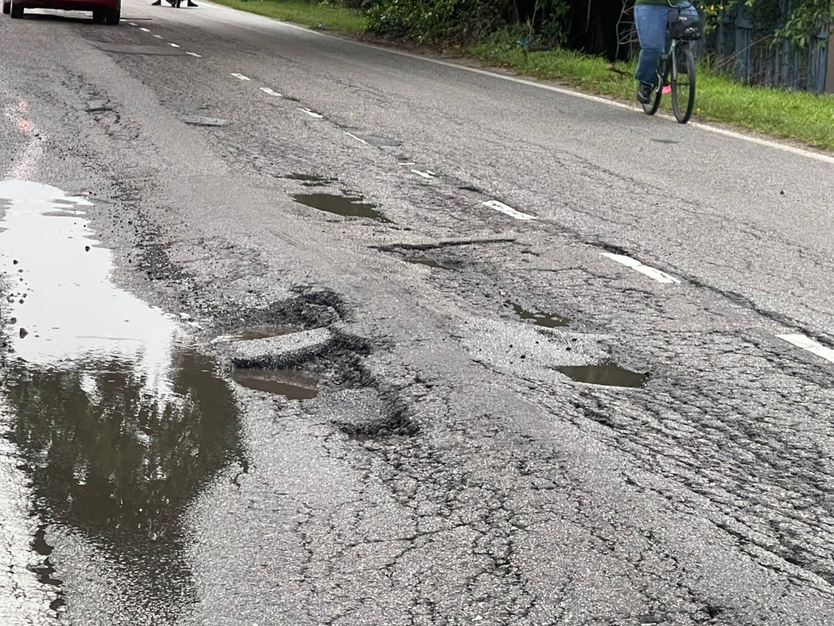 JeffreyTeoh's tweet photo. Jalan Salleh 3.118235,101.437186
Kerosakan jalan dalam tahap yang teruk. Urgent Hole. Lubang Besar.
@JKR_KLANG @JKRSelangor
@infrasel_kjp @kumpulansemesta
@elzalyff @TarentoV3 @skumar176
Klang perlu perhatian lebih Tuan @IrIzhamHashim @Irshukriishak
#infrasel
#JalanSalleh
#Klang https://t.co/F1ckH0sZP4