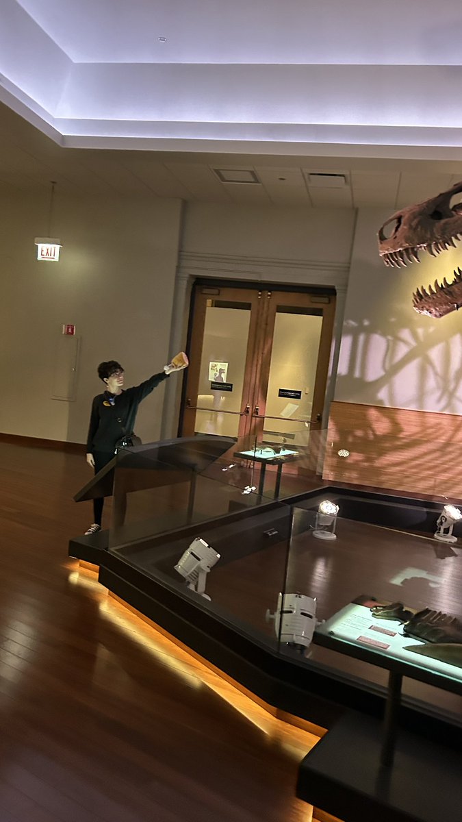 IDdiscovered's tweet photo. I BROUGHT HAM!!! @SUEtheTrex https://t.co/BvDeA2IF2b