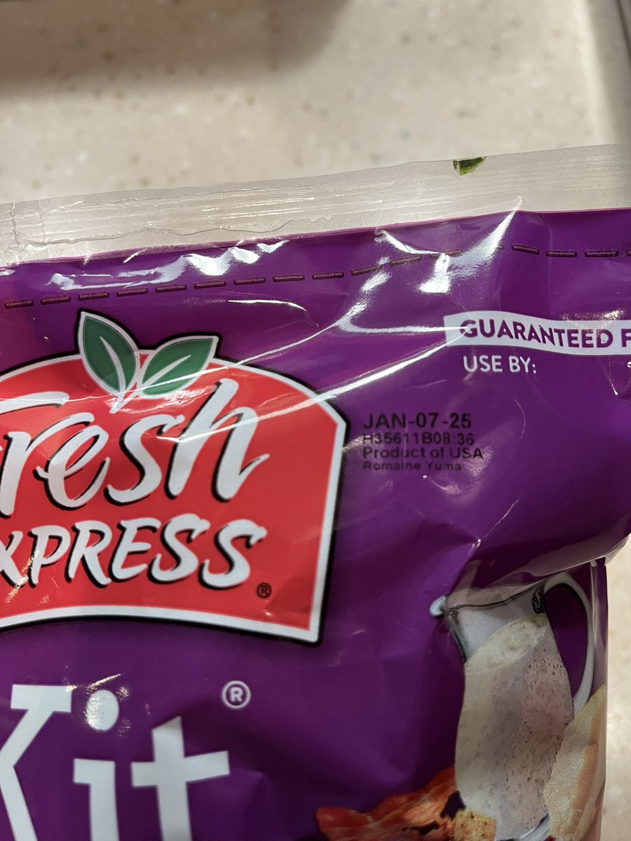 DiAnNec68's tweet photo. @FreshUpdates definitely not “guaranteed fresh”.  Both bags are brown and gross.  The date is January 7, which is today. https://t.co/1UP9lHzQcE