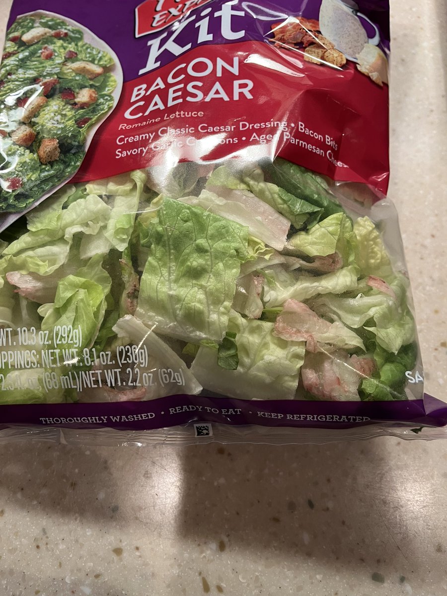 DiAnNec68's tweet photo. @FreshUpdates definitely not “guaranteed fresh”.  Both bags are brown and gross.  The date is January 7, which is today. https://t.co/1UP9lHzQcE