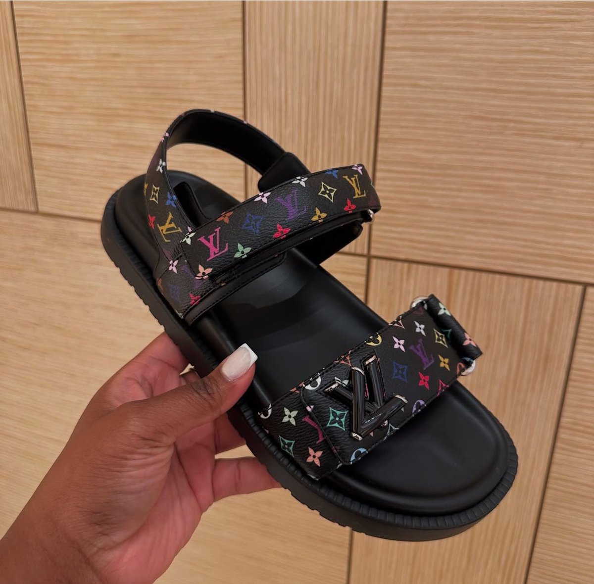 Thegirllkp's tweet image. Lv popped it so bad 😍