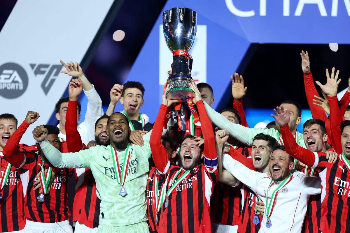 SerieA_Lawas's tweet image. Hasil Piala Super Italia

📌 Inter 2-3 Milan

MILAN JUARA PIALA SUPER ITALIA. 

Derby memang seperti itu.
Inter yang di atas kertas lebih diunggulkan dan akan juara setelah unggul 2 gol malah hancur saat Milan melakukan Epic Comeback. 

Tahun baru, pelatih baru, hasil pun baru.…