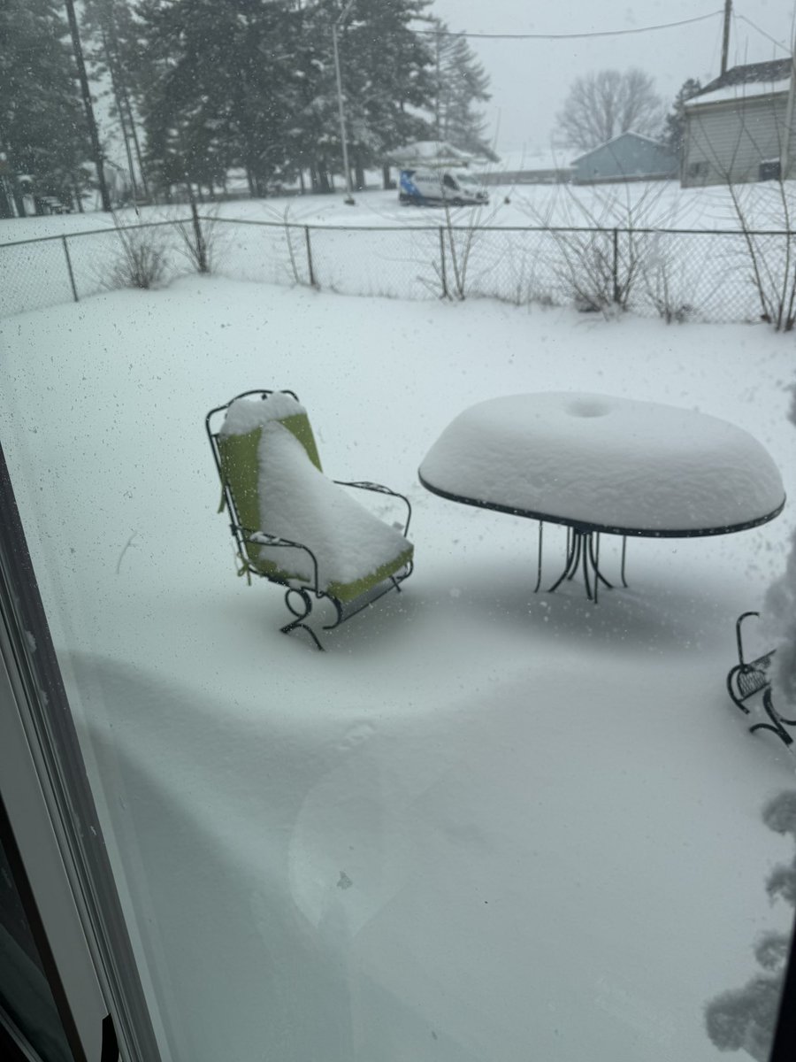 JenniGayda's tweet photo. perfect day to relax on the patio 😌 https://t.co/u24Jq9Moqt
