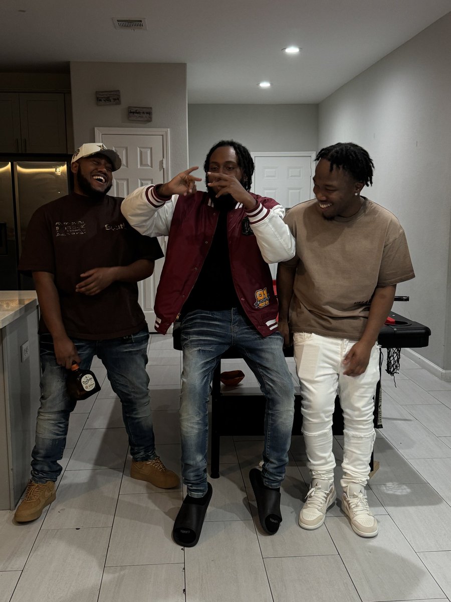 KDicee23's tweet photo. This brother shit forever 🖤🦅 https://t.co/w2ez1wSmnx