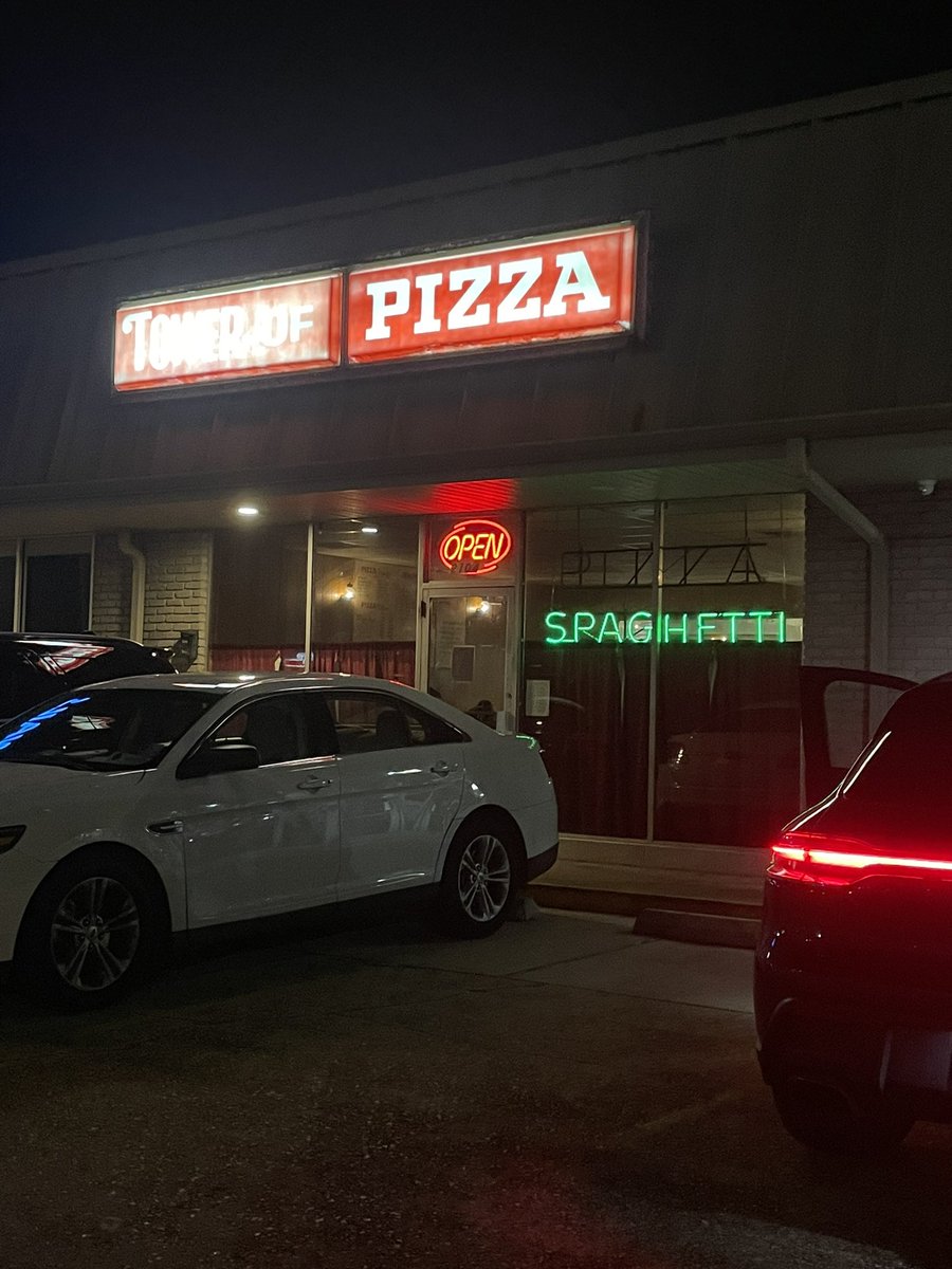 jazzcatmama's tweet image. Best pizza place in metro area. I said what I said.