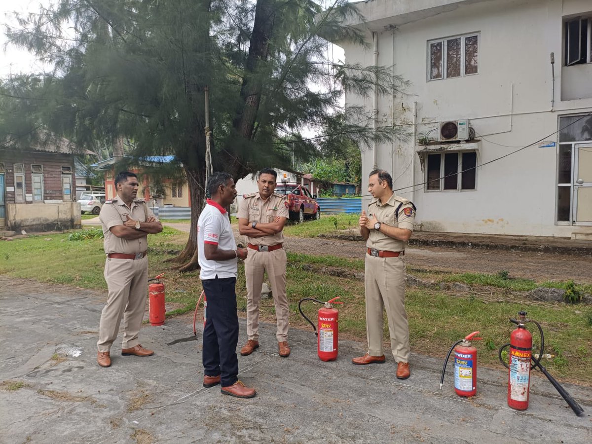 FireService_ANP's tweet photo. Police personnel of Nicobar district were given training in essentials of Fire Fighting by #FSCarNicobar.
SP Nicobar encouraged the participants by attending the session and highlighting the importance of Emergency Response & Disaster Preparedness. https://t.co/oJyJedNZua