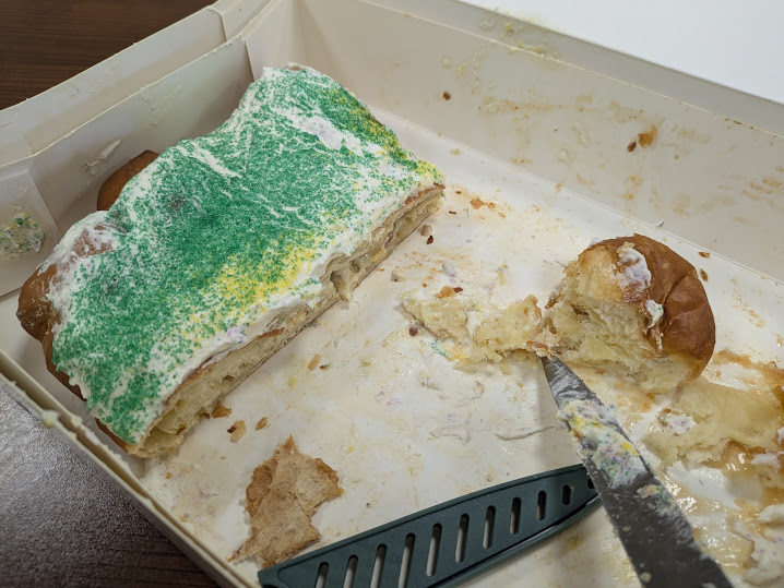 FOURTH #kingcake of the day is Dong Phuong's coconut. Lucked out here, as this is my favorite Dong Phuong and I don't often get it. This is such a fascinating trip in baking lineages to get here. Also, there's some sliced almond in the coconut, which I don't remember.