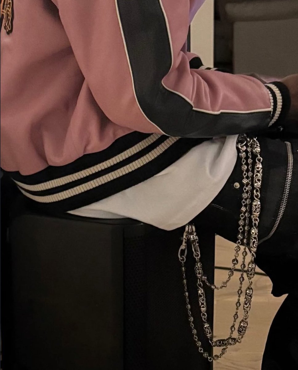 unseenopium's tweet photo. NEW PLAYBOI CARTI PICTURE 📸 https://t.co/EnL0AM39Q5