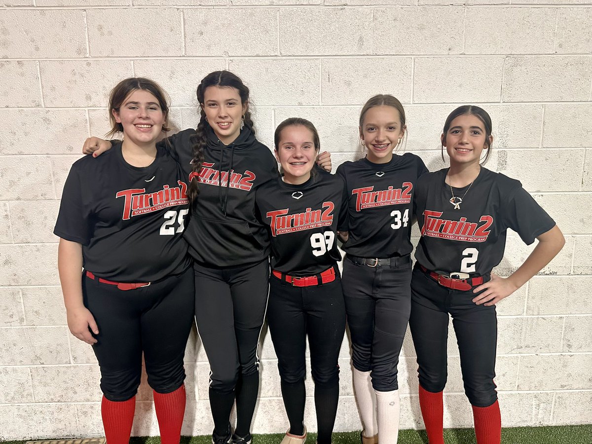 Turnin2_14u's tweet image. Five of our girls showed up and participated in tonight’s organization hitting clinic. Good job girls!