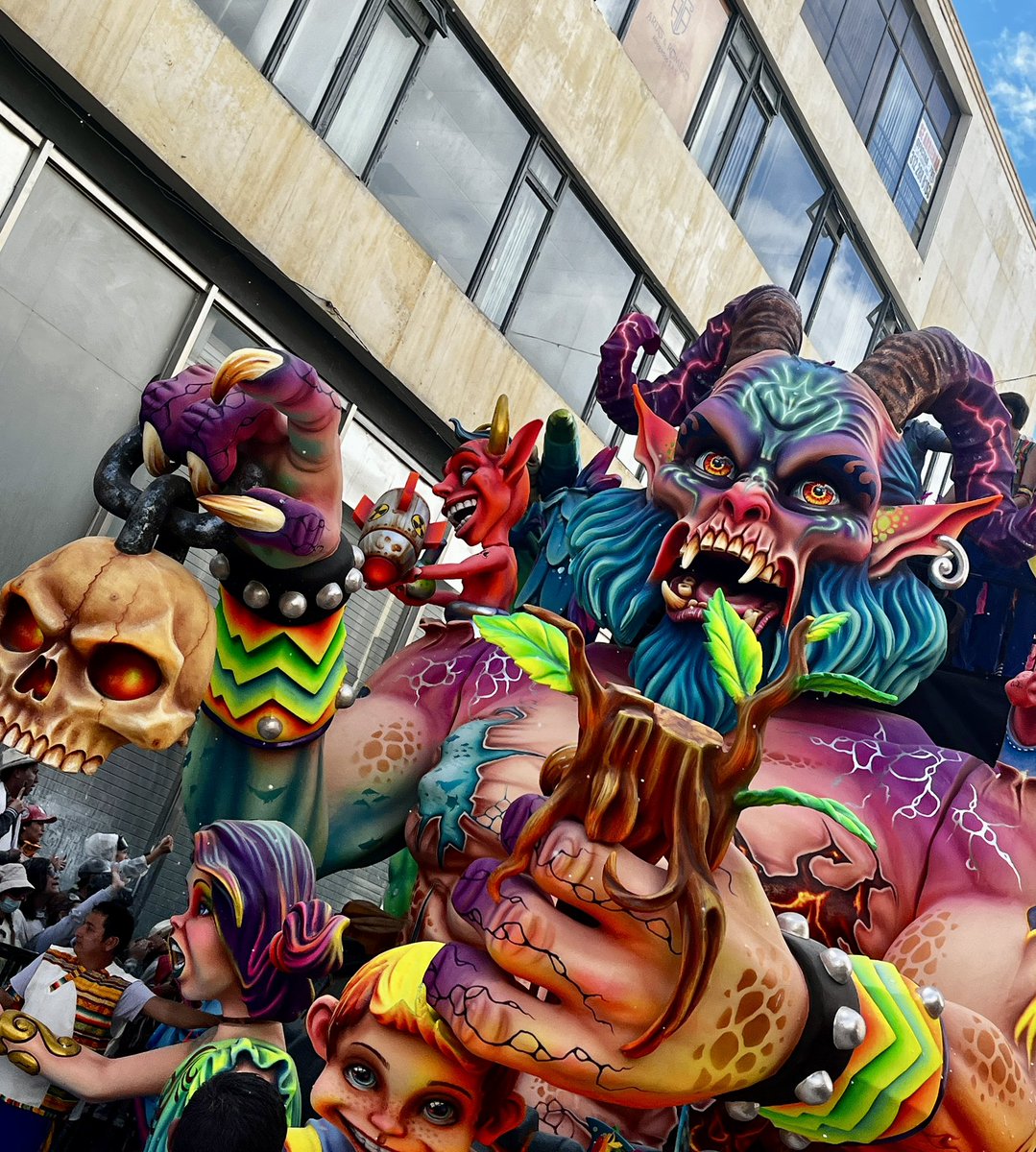 _lamafe_'s tweet photo. 2025 y una recarga de orgullo por la tierra que formó este espíritu rebelde, libre y noble. 
Reconocimiento total a los artesanos y sus fuentes de inspiración.
#CarnavalDeNegrosYBlancos2025 
#Pasto https://t.co/hwrfmZ1MDW