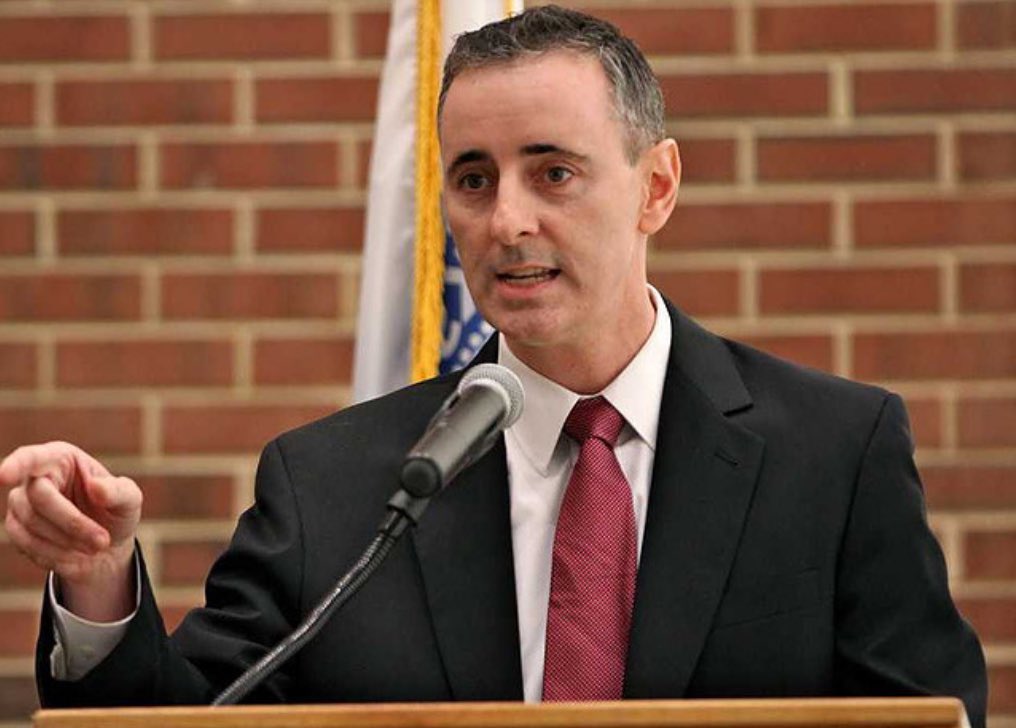 IanJaeger29's tweet photo. BREAKING: Republican Rep. Brian Fitzpatrick introduces a bill for Term Limits for Members of Congress.

This bill better pass. https://t.co/1t9P5apHKK
