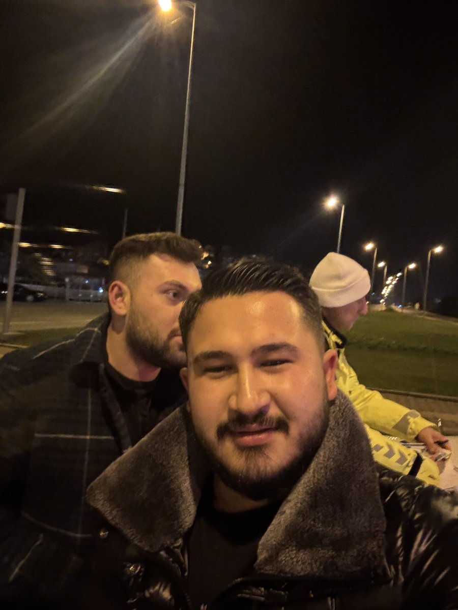 efekayacannn's tweet photo. Saat kaç olursa olsun kardeşim gelir 😀 https://t.co/wdmxfch2aq