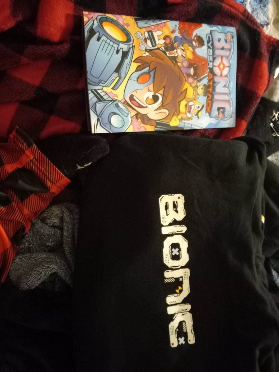 ZeekZaragoze44's tweet image. I GOT IT LETS GOO THE SWEATSHIRT IS SO COMFY OMG [the comic is actually first bro and I adore the art style]