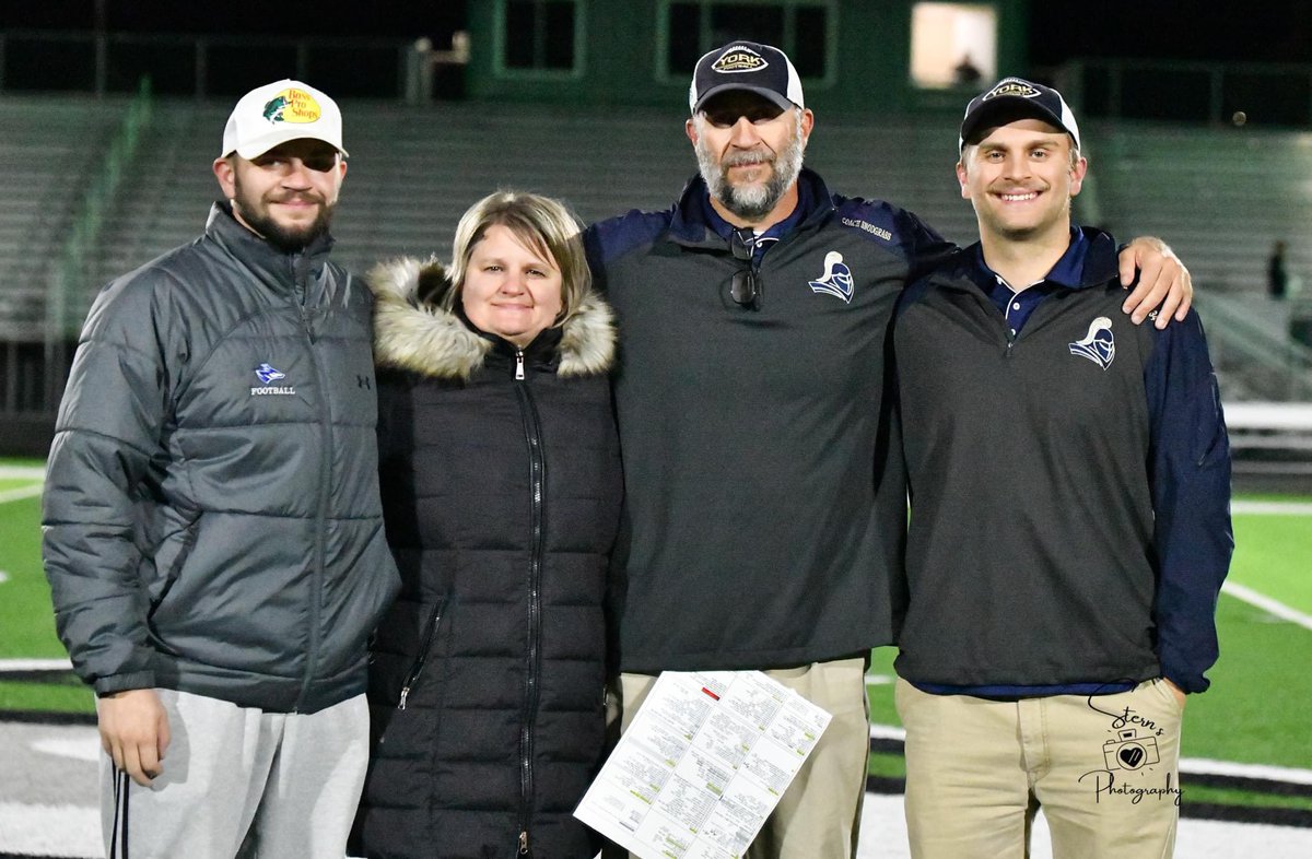 CoachGSnodgrass's tweet photo. After a great deal of discussion with my wife, Allison, &amp; sons Garrett &amp; Dalton, I have made the decision to step down as head football coach at York. We’d like to thank all of the admins, assistant coaches, families, &amp; especially players over the last 27 years at Overton &amp; York. https://t.co/1xt9Iirma9
