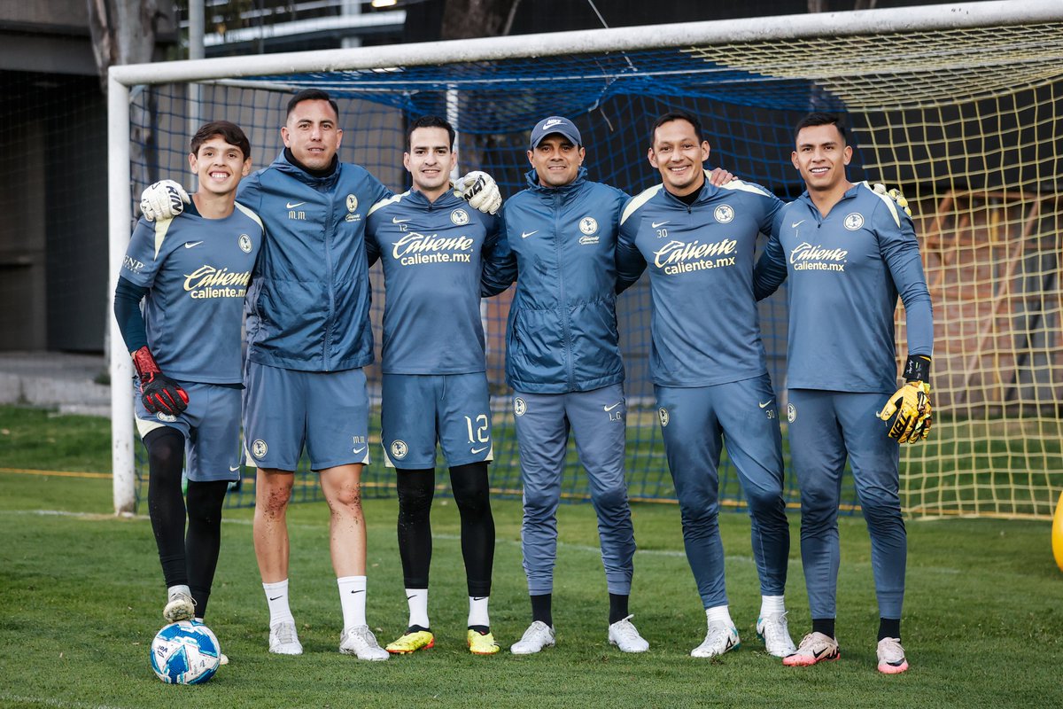 ClubAmerica's tweet photo. Todo bien en el arco 🦅🧤 https://t.co/KT82SpoHQ8