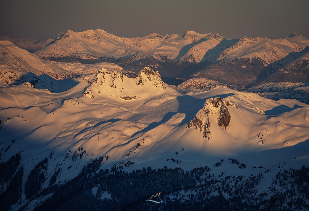 davidlmccolm's tweet photo. Last light over Mt. Fee & the Whistler area #onlyinwhistler #notrecent https://t.co/RWMmNPa66X