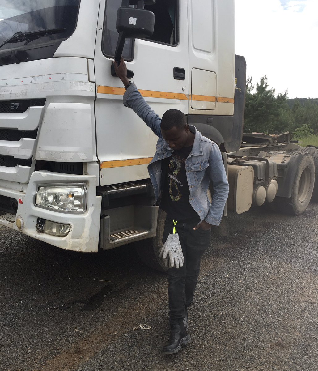 Mangachiadvice's tweet photo. Previously at Naga Logistics, Maneuvered SINOTruck-HOWO 371, and it’s trailers exchanges at Mt Kawetere, The highest point of all the trunk roads in Tanzania at an altitude of 2457M above the sea level

Yes we specialized in logistics for Local, Transit and Coals transportation. https://t.co/OIsI9Z0dbh