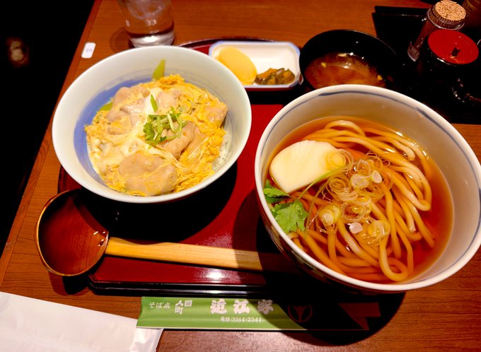 今日のランチは親子丼とうどん! 