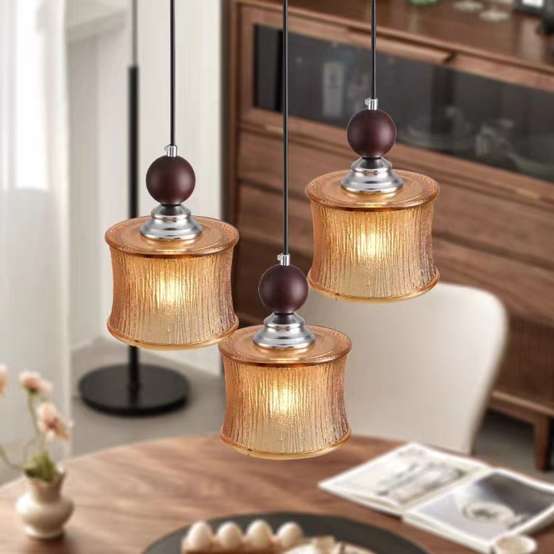 ShineLifeLight's tweet image. 🎉🥰This Glass Pendant Light✨ features a cylindrical glass shade, adding a unique visual appeal. 🔥The green, amber, or clear glass gives it a vintage aesthetic.

👉shinelifelighting.com/products/vinta…

#pendantlight #glasslighting #vintagelighting #minimalistdesign #homelighting