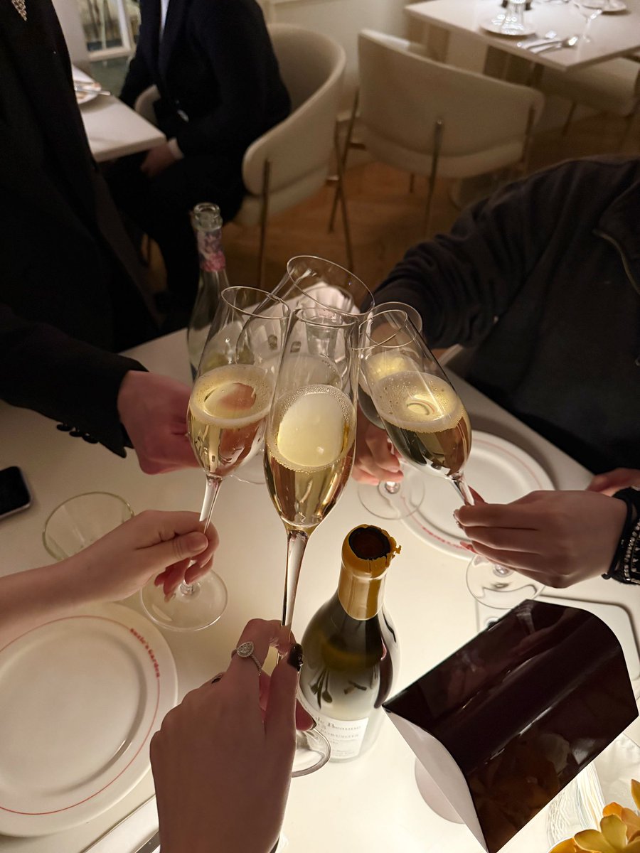 cancanxlf's tweet photo. 昨晚喝的酒
菜刀酒庄真的是很皮实  难醒
以及我这个菜鸡 又把塞子开断了 https://t.co/89b3umxnmy