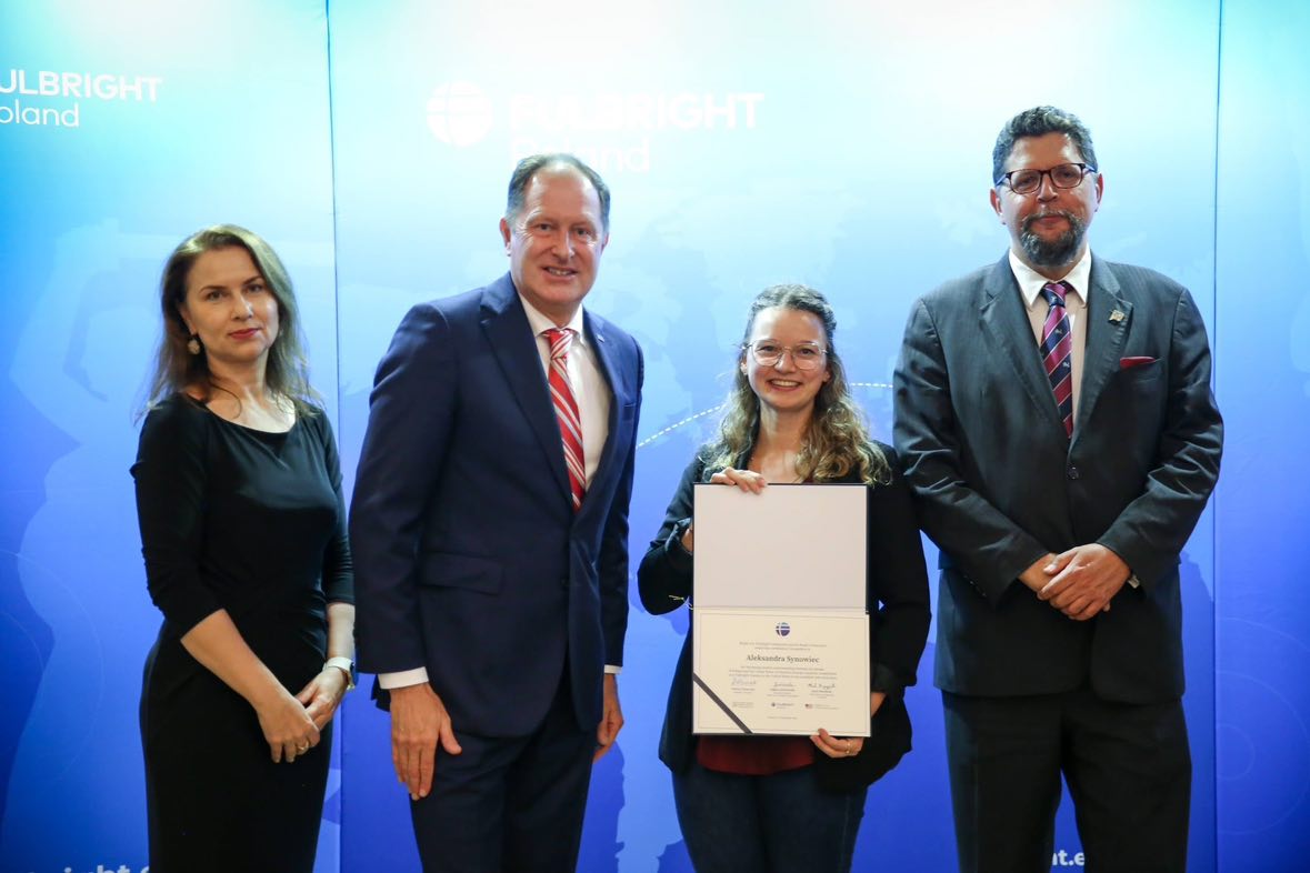 Save The Date📅!
4 lutego 14:00 🕑odbędzie się obrona pracy doktorskiej <a href="/OlaaSynowiec/">Ola Synowiec</a>. Praca dotyczy identyfikacji elementów w naszych komórkach 🧬, bez których wirusy 🦠 nie są w stanie zakażać komórek ani powodować choroby. Czysta nauka podstawowa, ale w przyszłości ta wiedza