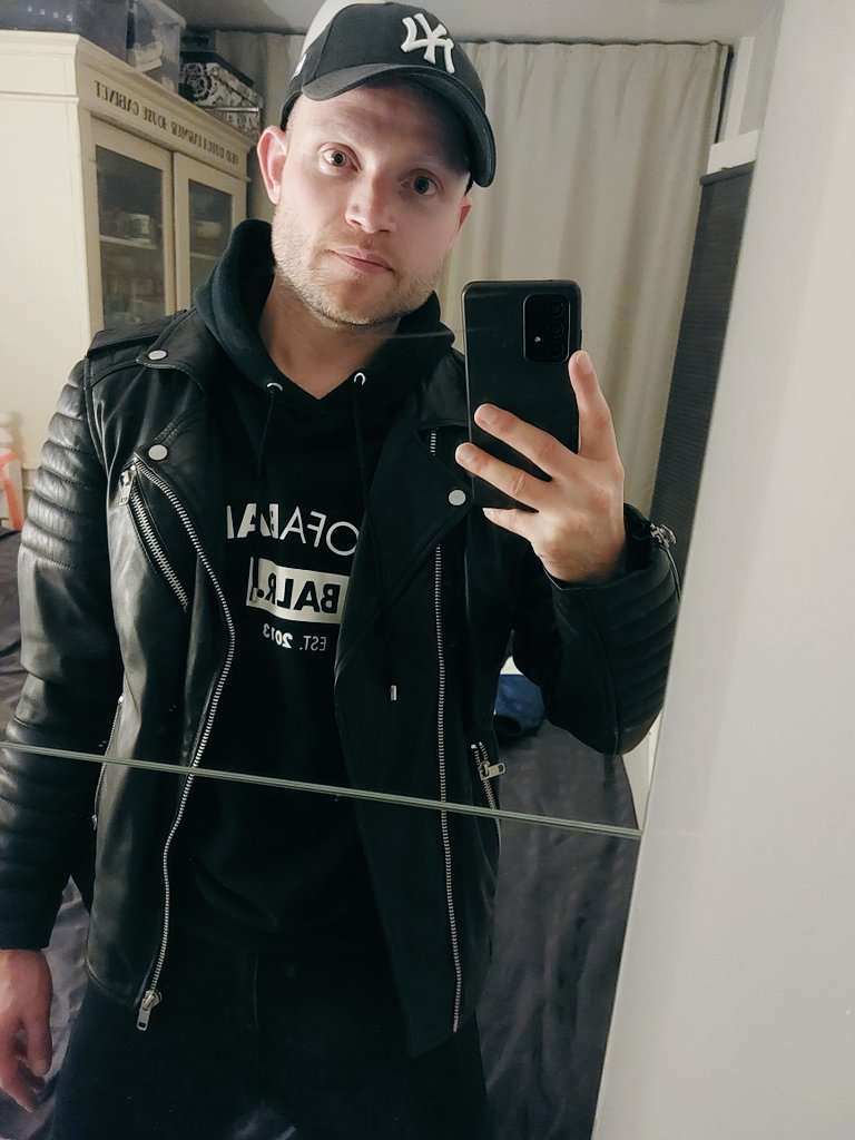 Snkrsprtwrlthrboy89 tweet media