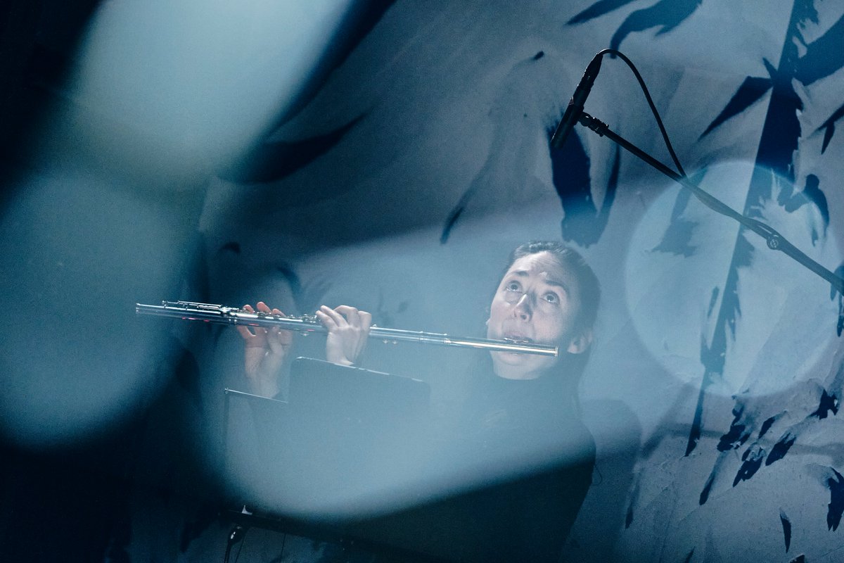 LindenMuseum's tweet image. Danke @podiumesslingen für das inszenierte Konzert "Anthropologie des Wassers" in unserem #FreiRaum. Ein intensiver Abend, fantastisch eingefangen in den Fotos von Johannes Berger