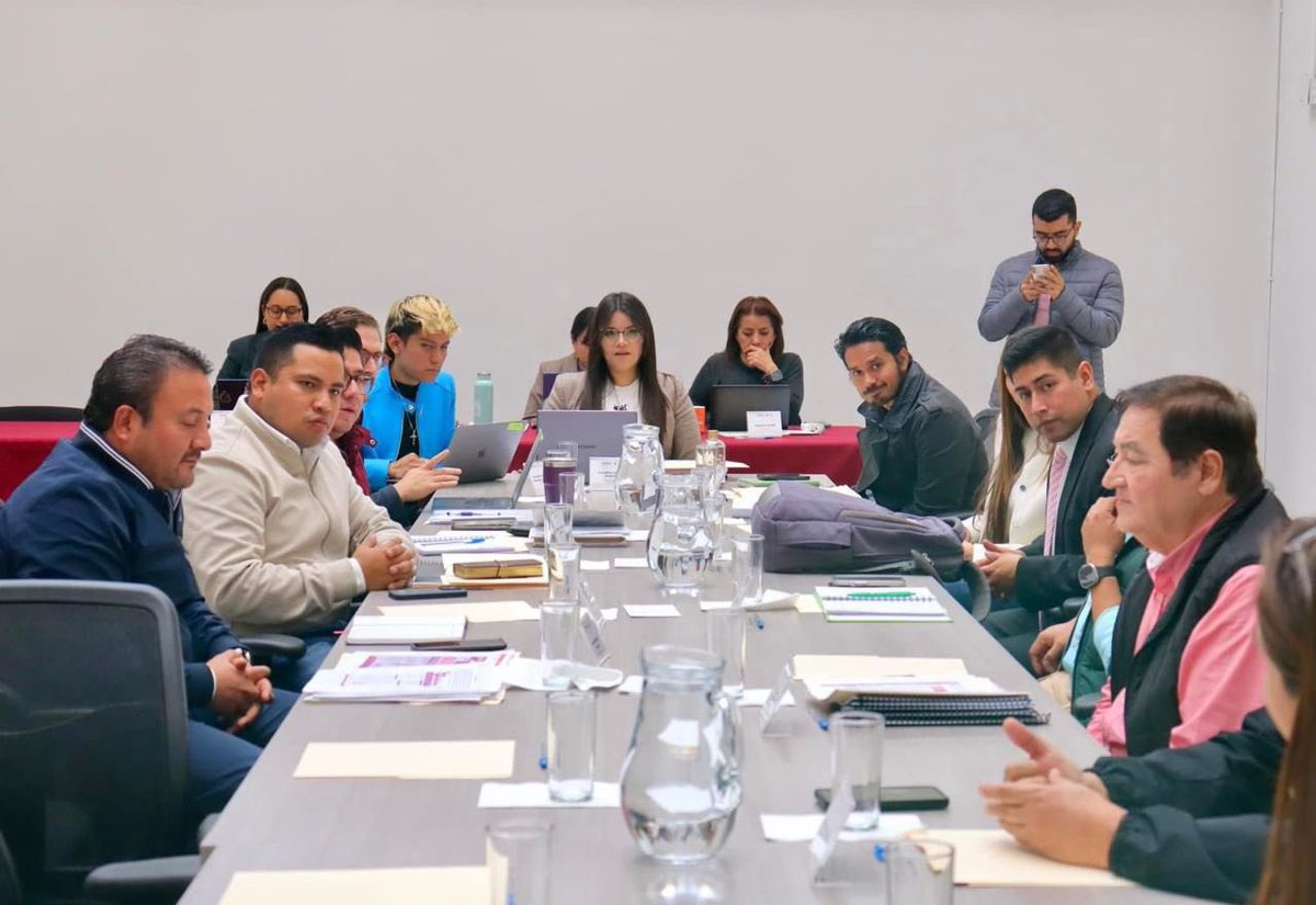 EstebanRZepeta's tweet photo. Desde el Comité Ejecutivo Nacional, en la mesa de coalición trabajamos de manera conjunta con las y los compañeros del Partido Verde y del Trabajo en unidad y organización para este proceso electoral ordinario, siempre por la continuidad de la #CuartaTransformación en Veracruz. https://t.co/1m653MzDrl