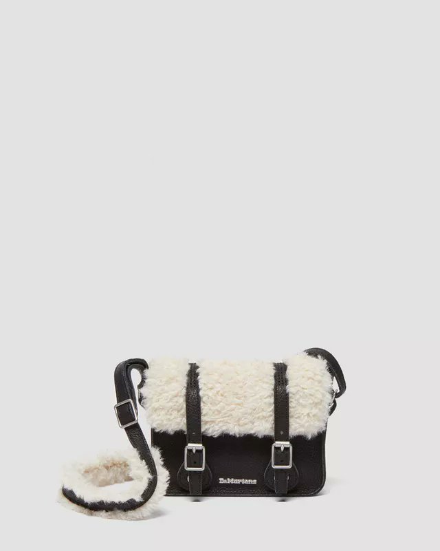 DealDoodle's tweet photo. Style Alert 🚨 Save 30% on the iconic Dr. Martens Ambassador 7 Inch Leather Satchel! Now only £63. Classic elegance meets modern durability. Don't miss out on this timeless piece! 💼✨  #Sale #WinterStyle 
👉https://t.co/R7W8wWmklF https://t.co/H1JRBXudfa