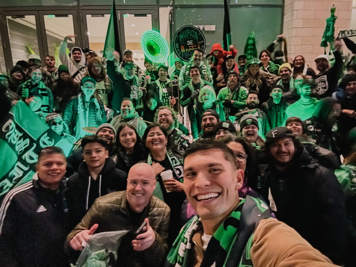 Family photo. 🤳