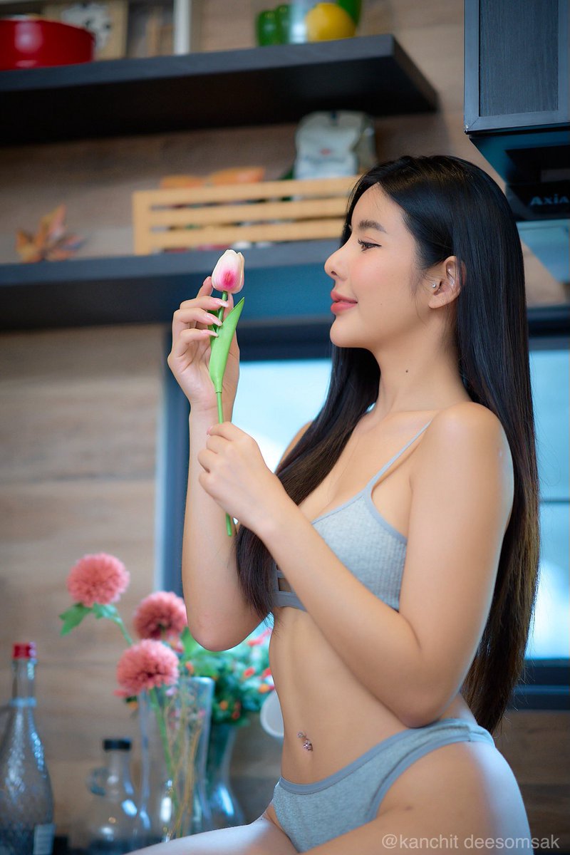 Kdeesomsak's tweet photo. น้ำผึ้ง สาวเชียงใหม่หน้าหวานปานน้ำผึ้งสมชื่อ ครับ https://t.co/UmNEeJawgu