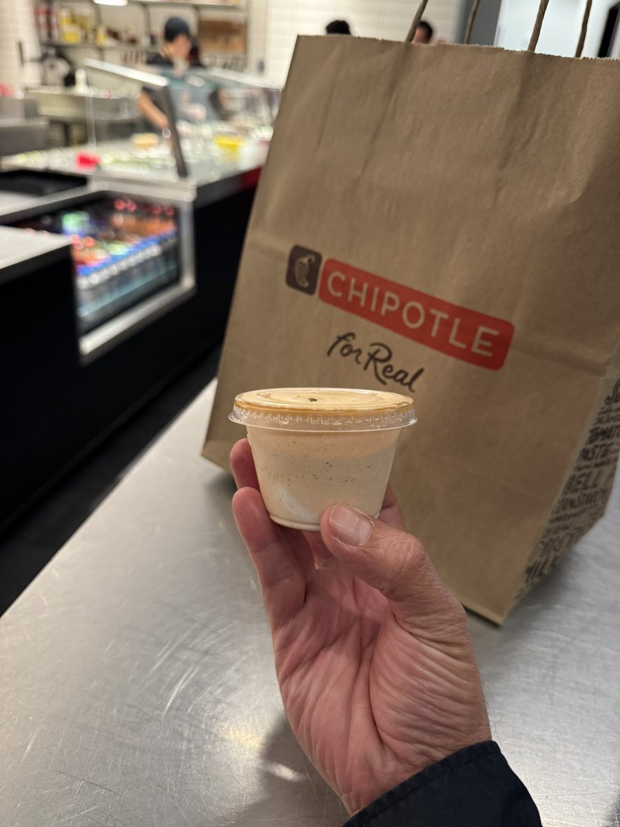 LuCa0787's tweet photo. Ok @ChipotleTweets …. We need to talk, I just created your BEST SALSA EVER! I’m willing it “The Crema”, is a Keto item. Two ingredients: Sour cream and your Tabasco Chipotle bottle sauce. BOOOM https://t.co/M6OPn0tPHG