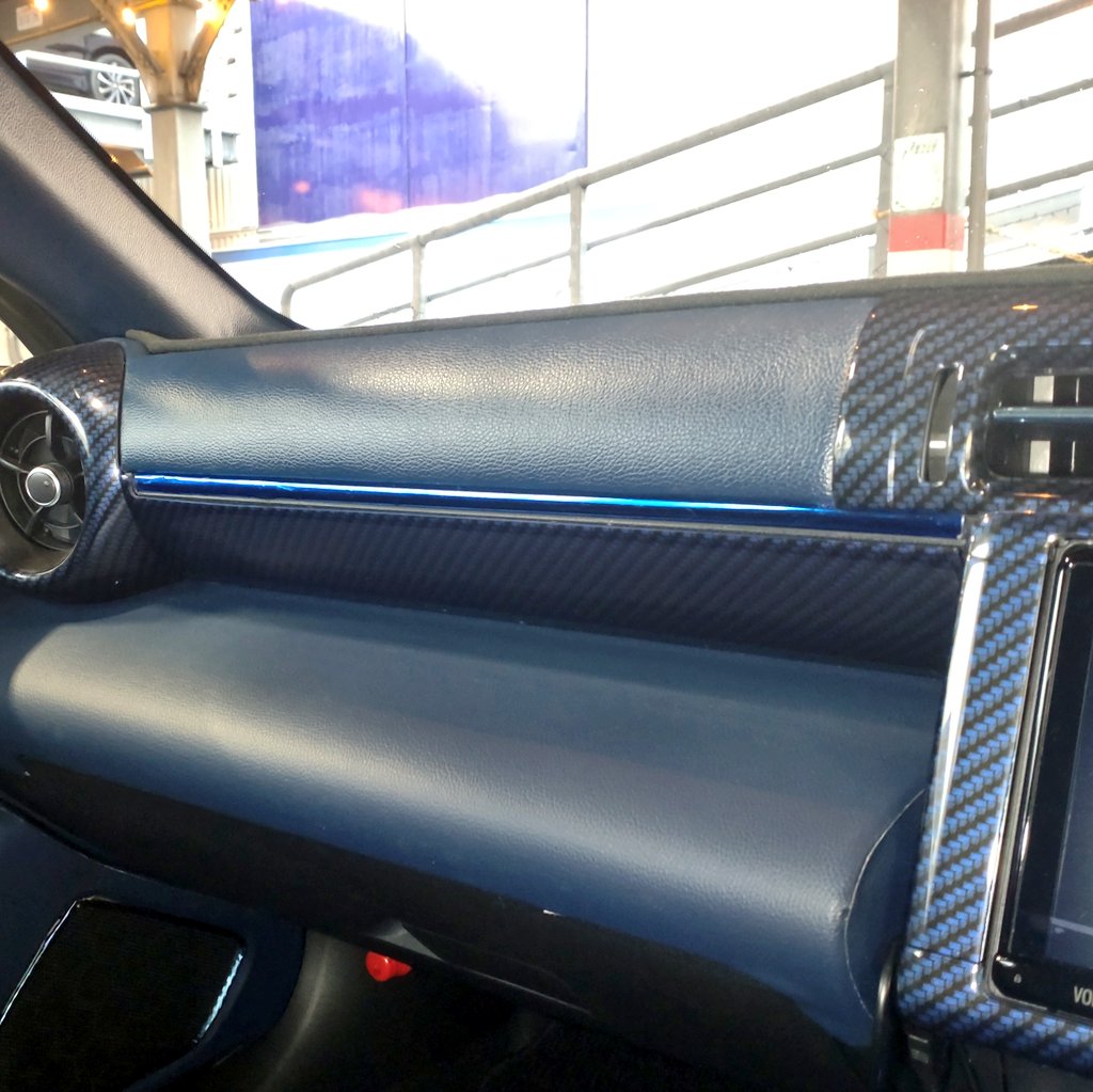 kayatsun86's tweet image. #唯一無二なインテリアを晒せ
#SecondStage
こいつを光らせると、ブルーのカーボン調(オーシャン)が綺麗に見える。拡大してみて😙