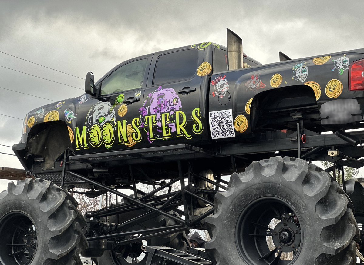 The Moonsters Monster Truck is now FULLY REVEALED‼️

This is the tallest Monster Truck on the East Coast

Look how tall it is with no shocks installed

(Had to remove the shocks while towing or else it will be too tall and crash into bridges)

⬇️What is the purpose of this