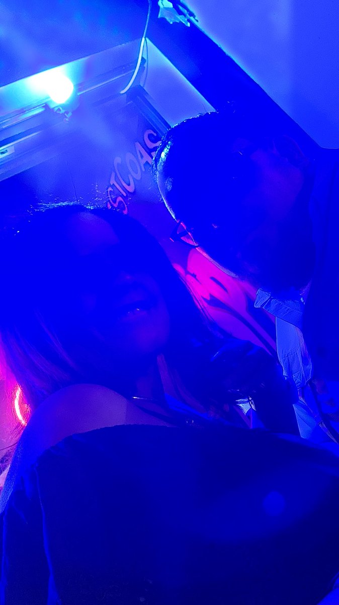 Nosotroscpl's tweet photo. #solos #lanochepromete #ellayyo #sexycoupleout #porahy #justus #lunes #conella #couplesmood https://t.co/xw2dYVcRio