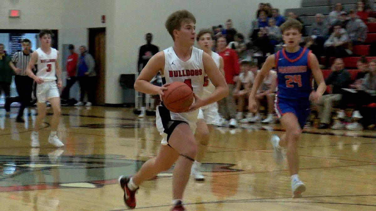 BULLDOGS BRING IT

<a href="/BulldogPride14/">LeMars Athletics</a> boy's basketball got their first win with a 67-60 victory over Sioux Center!

WATCH HERE 🏀⬇️
siouxlandproud.com/sports/high-sc…