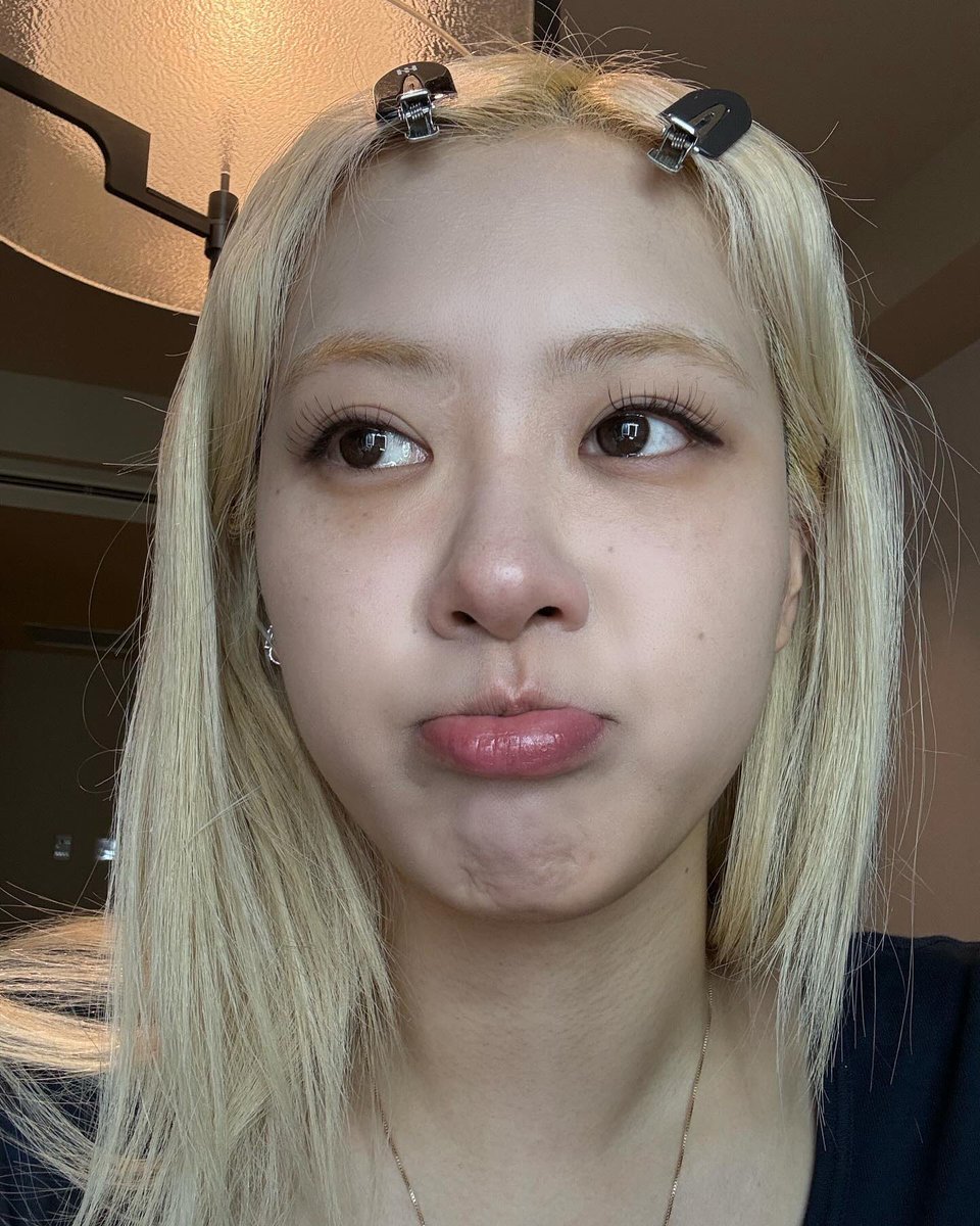 rosie tweet media